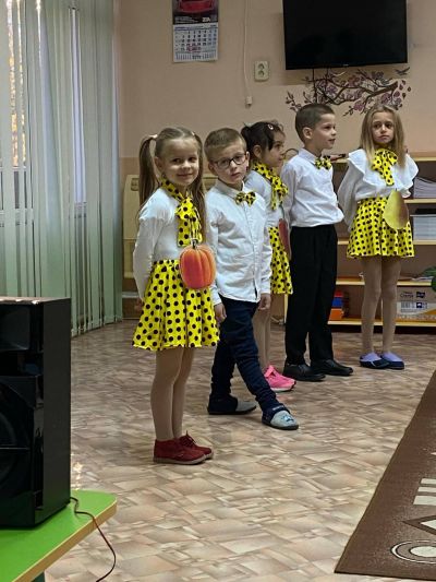 Есенен празник във четвърта възрастова група "Иглика" ДГ№1 "Звънче" - ДГ №1 - Димитровград