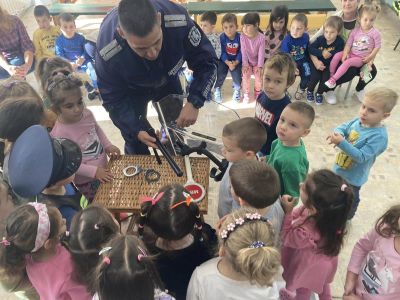 Полицията в нашата градина - ДГ №1 - Димитровград