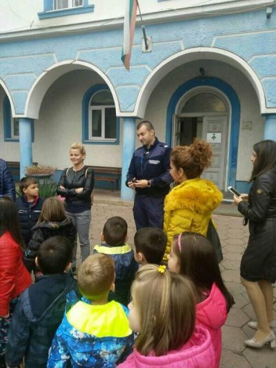 Гражданско образование- посещение в районно полицейско управление, районен съд и исторически музей . - ДГ №1 - Димитровград