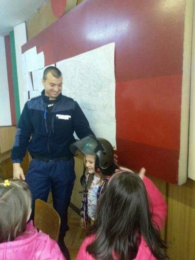 Гражданско образование- посещение в районно полицейско управление, районен съд и исторически музей . - ДГ №1 - Димитровград